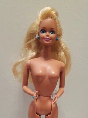 Vintage Camp Barbie Doll 1993 - Great Condition, Blonde, Tan, Blue Earrings